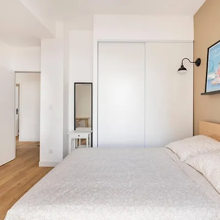 Les Lofts De Saint Clair Un Balcon A Centre Ville, Marche Provencal, 4ch Avec Bureau Et Connexions Wifi Debit, Clim, 5 Smart Tv, 2 Salles D'eau, 2wc, 8 Pax Max, A Pied