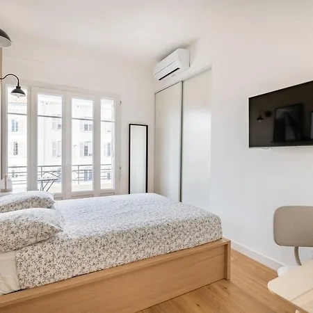 Les Lofts De Saint Clair Un Balcon A Centre Ville, Marche Provencal, 4ch Avec Bureau Et Connexions Wifi Debit, Clim, 5 Smart Tv, 2 Salles D'eau, 2wc, 8 Pax Max, A Pied Apartament *