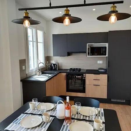 Les Lofts De Saint Clair Un Balcon A Centre Ville, Marche Provencal, 4ch Avec Bureau Et Connexions Wifi Debit, Clim, 5 Smart Tv, 2 Salles D'eau, 2wc, 8 Pax Max, A Pied