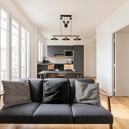 Les Lofts De Saint Clair Un Balcon A Centre Ville, Marche Provencal, 4ch Avec Bureau Et Connexions Wifi Debit, Clim, 5 Smart Tv, 2 Salles D'eau, 2wc, 8 Pax Max, A Pied Apartament *