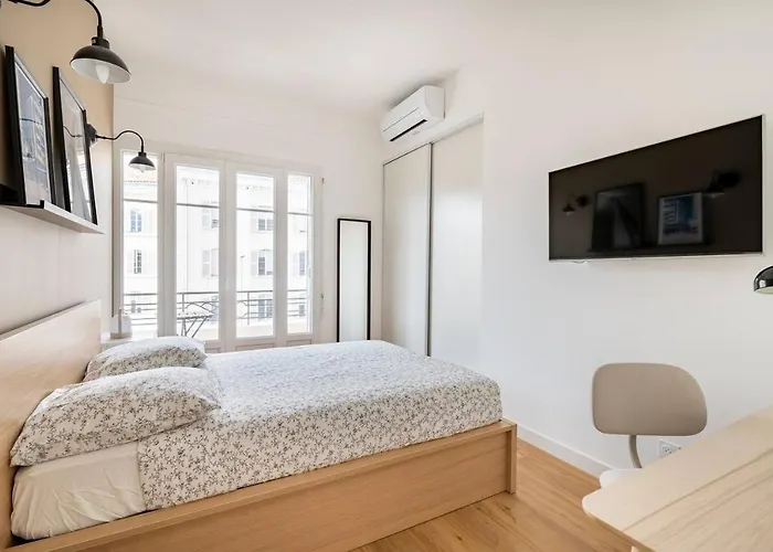 Les Lofts De Saint Clair Un Balcon A Centre Ville, Marche Provencal, 4ch Avec Bureau Et Connexions Wifi Debit, Clim, 5 Smart Tv, 2 Salles D'eau, 2wc, 8 Pax Max, A Pied Apartament *