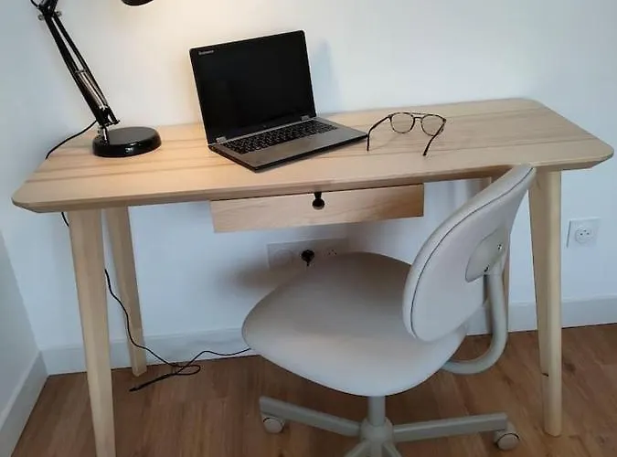 Les Lofts De Saint Clair Un Balcon A Centre Ville, Marche Provencal, 4ch Avec Bureau Et Connexions Wifi Debit, Clim, 5 Smart Tv, 2 Salles D'eau, 2wc, 8 Pax Max, A Pied Tulon