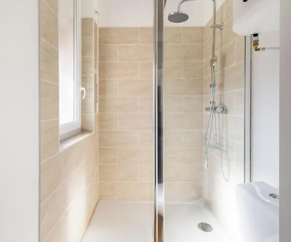 Apartament Les Lofts De Saint Clair Un Balcon A Centre Ville, Marche Provencal, 4ch Avec Bureau Et Connexions Wifi Debit, Clim, 5 Smart Tv, 2 Salles D'eau, 2wc, 8 Pax Max, A Pied *