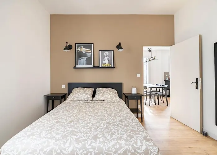 Apartament Les Lofts De Saint Clair Un Balcon A Centre Ville, Marche Provencal, 4ch Avec Bureau Et Connexions Wifi Debit, Clim, 5 Smart Tv, 2 Salles D'eau, 2wc, 8 Pax Max, A Pied