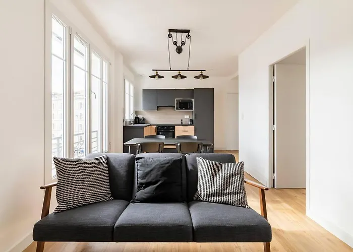 Les Lofts De Saint Clair Un Balcon A Centre Ville, Marche Provencal, 4ch Avec Bureau Et Connexions Wifi Debit, Clim, 5 Smart Tv, 2 Salles D'eau, 2wc, 8 Pax Max, A Pied Apartament *