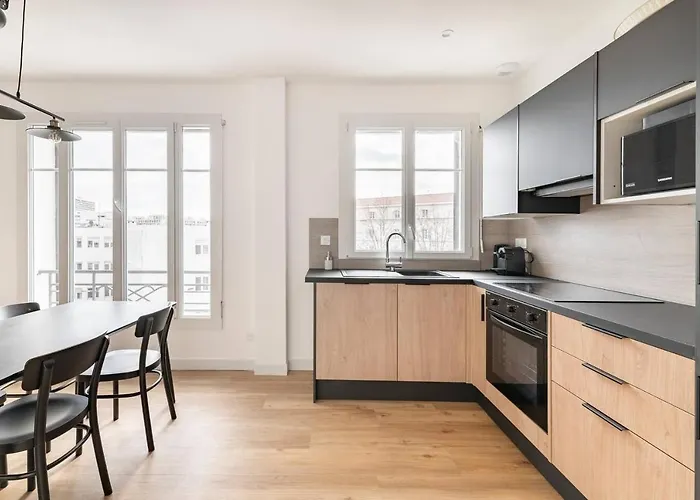 Apartament Les Lofts De Saint Clair Un Balcon A Centre Ville, Marche Provencal, 4ch Avec Bureau Et Connexions Wifi Debit, Clim, 5 Smart Tv, 2 Salles D'eau, 2wc, 8 Pax Max, A Pied *